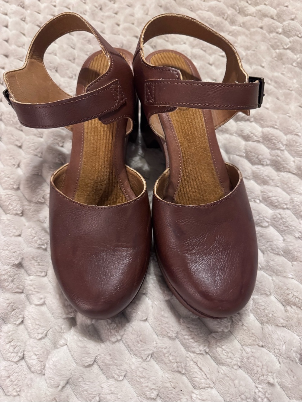 Women’s Brown Leather Ankle-Strap Chunky Heels BoC brand. Sz 10
